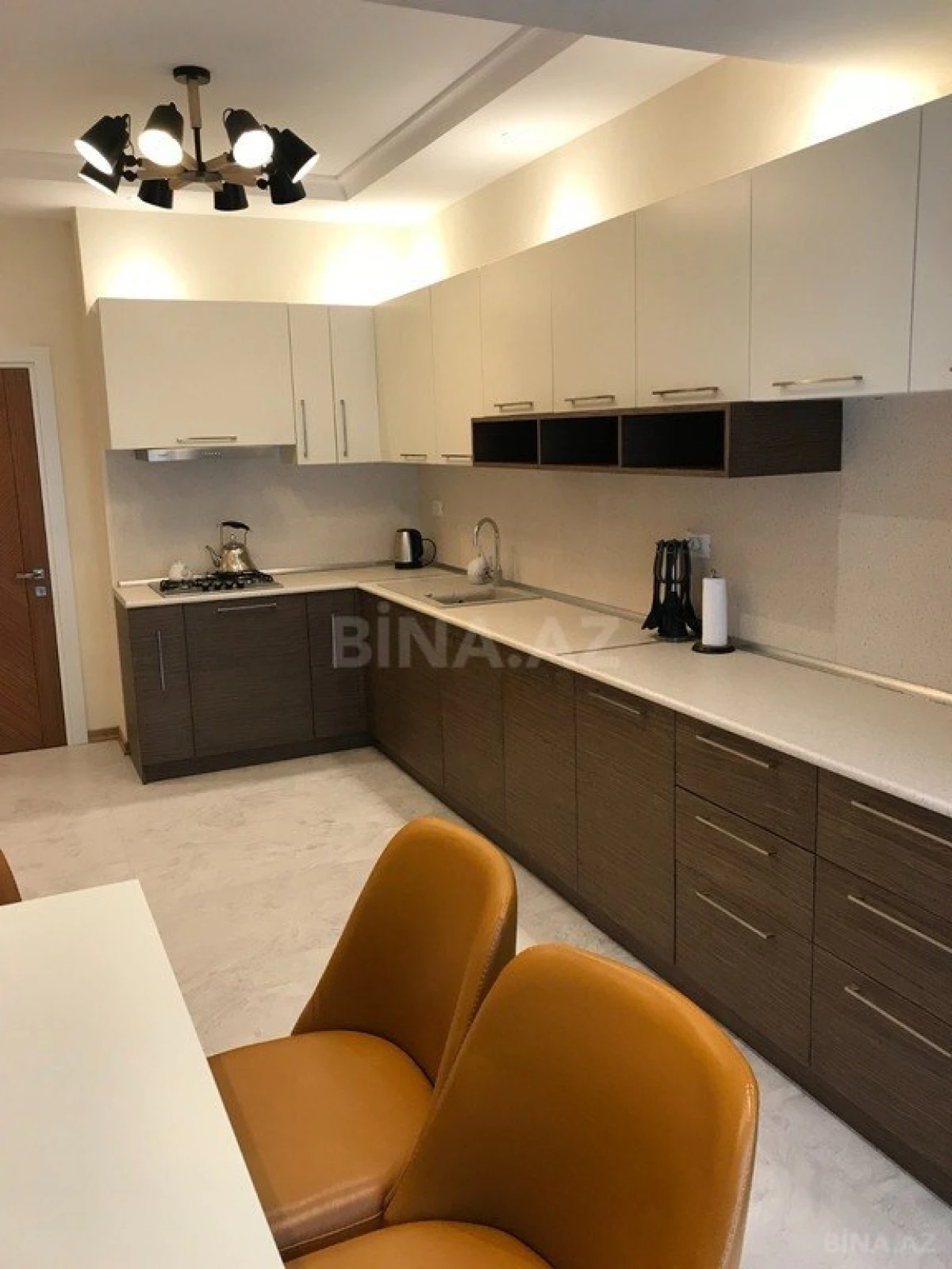 Kirayə verilir 4 otaqlı mənzil 181 m²