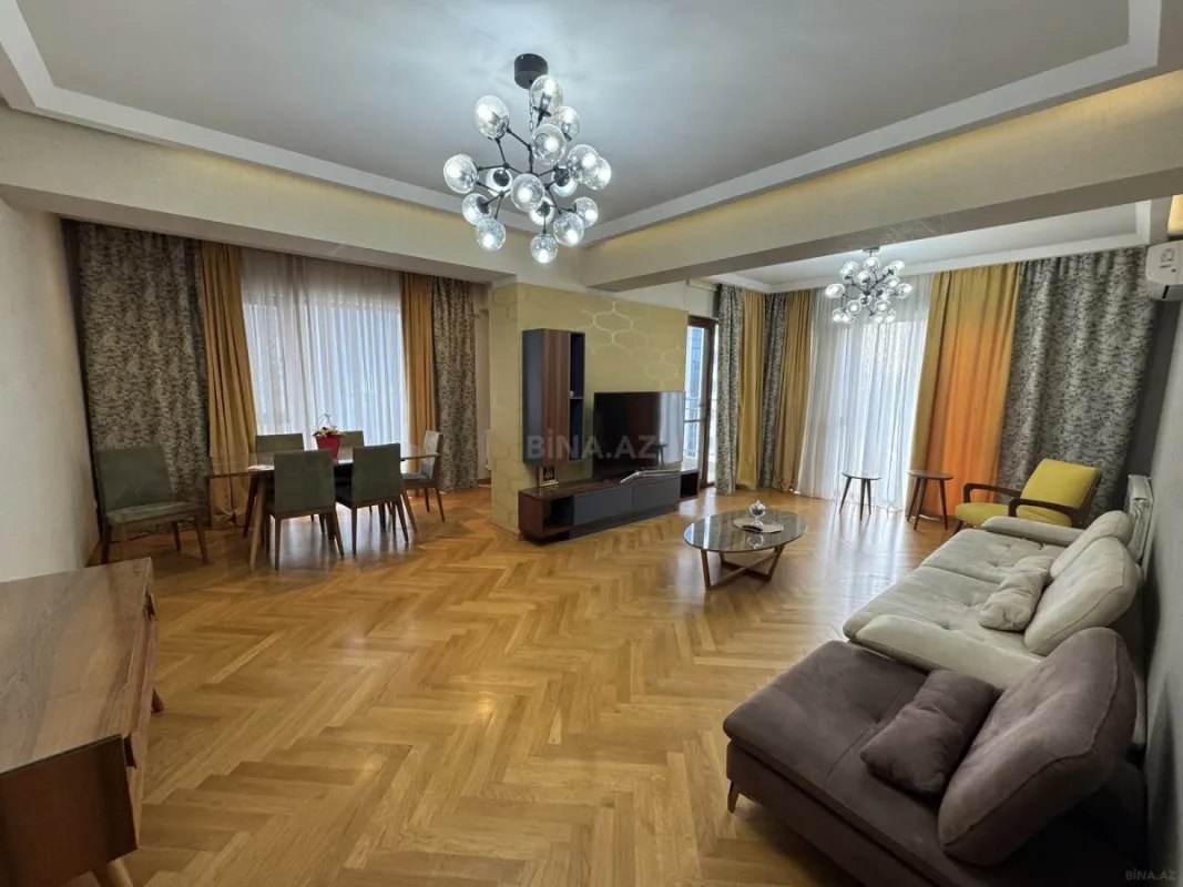 Kirayə verilir 4 otaqlı mənzil 181 m²