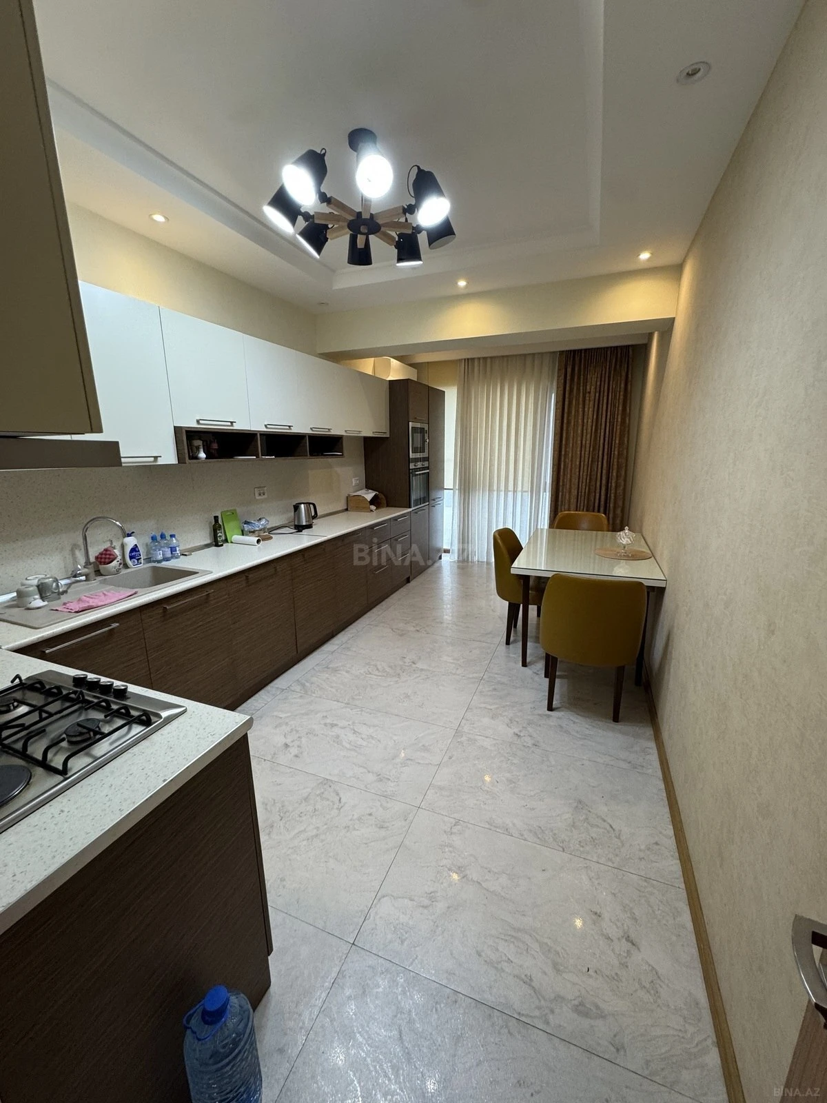 Kirayə verilir 4 otaqlı mənzil 181 m²