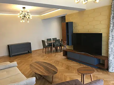 Kirayə verilir 4 otaqlı mənzil 181 m²
