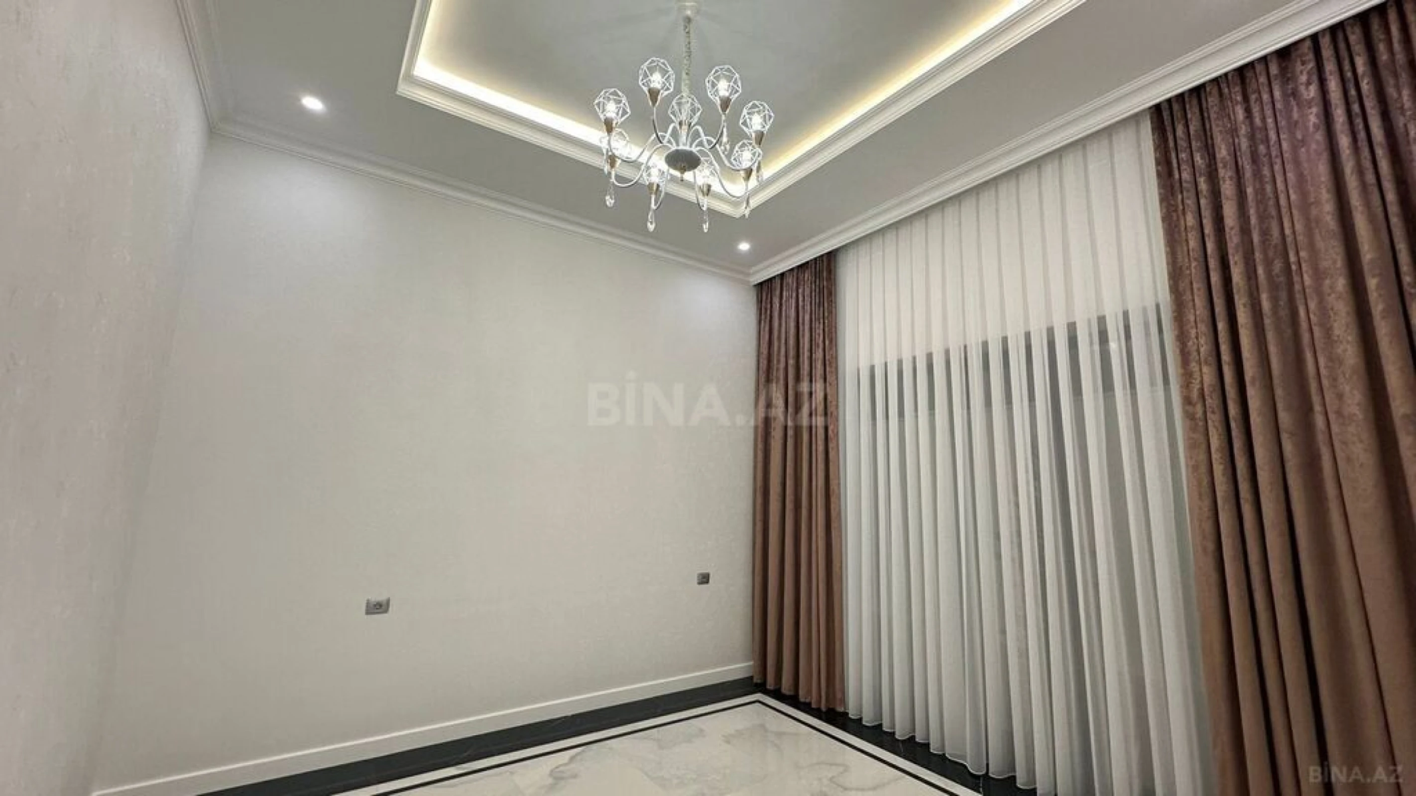 Satılır 6 otaqlı həyət evi 400 m²