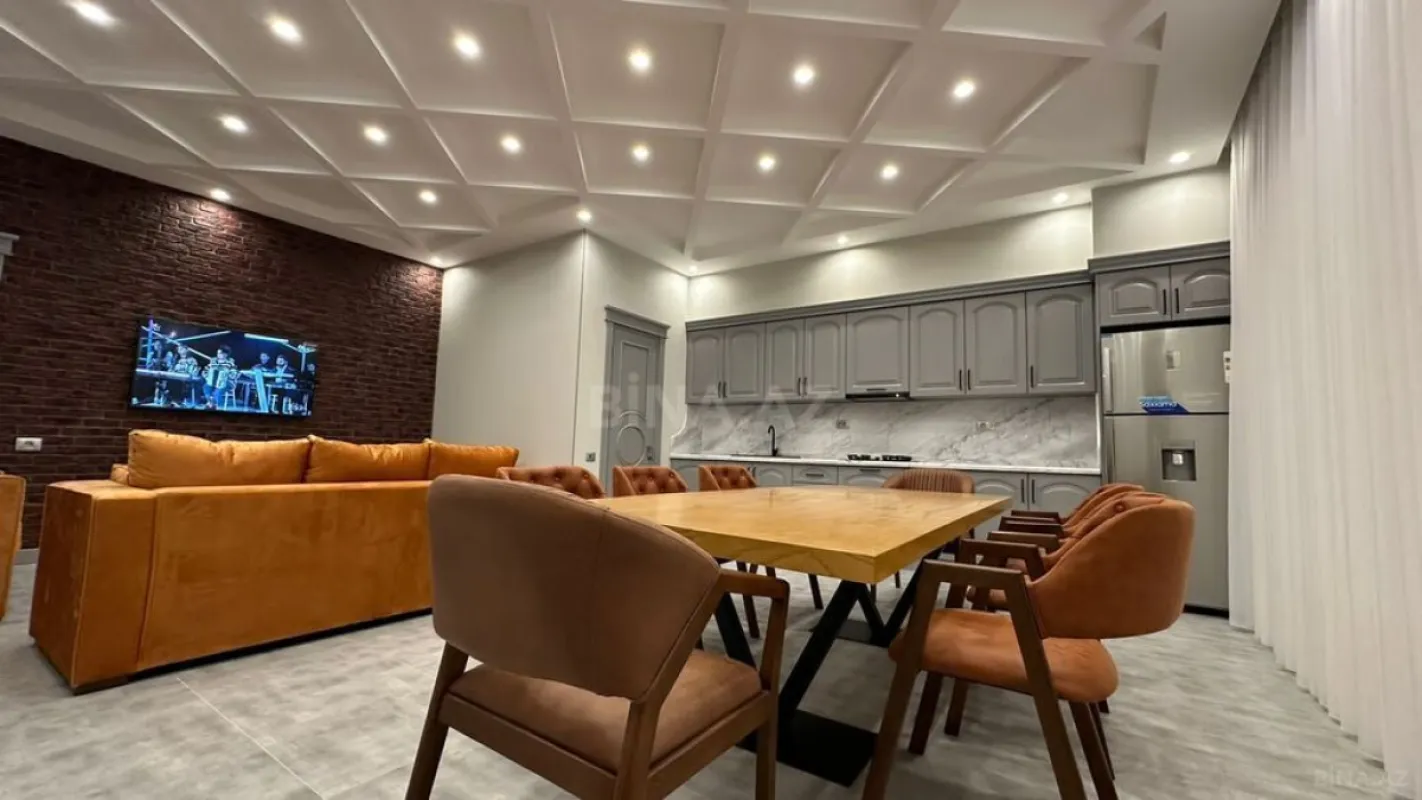 Satılır 6 otaqlı həyət evi 400 m²