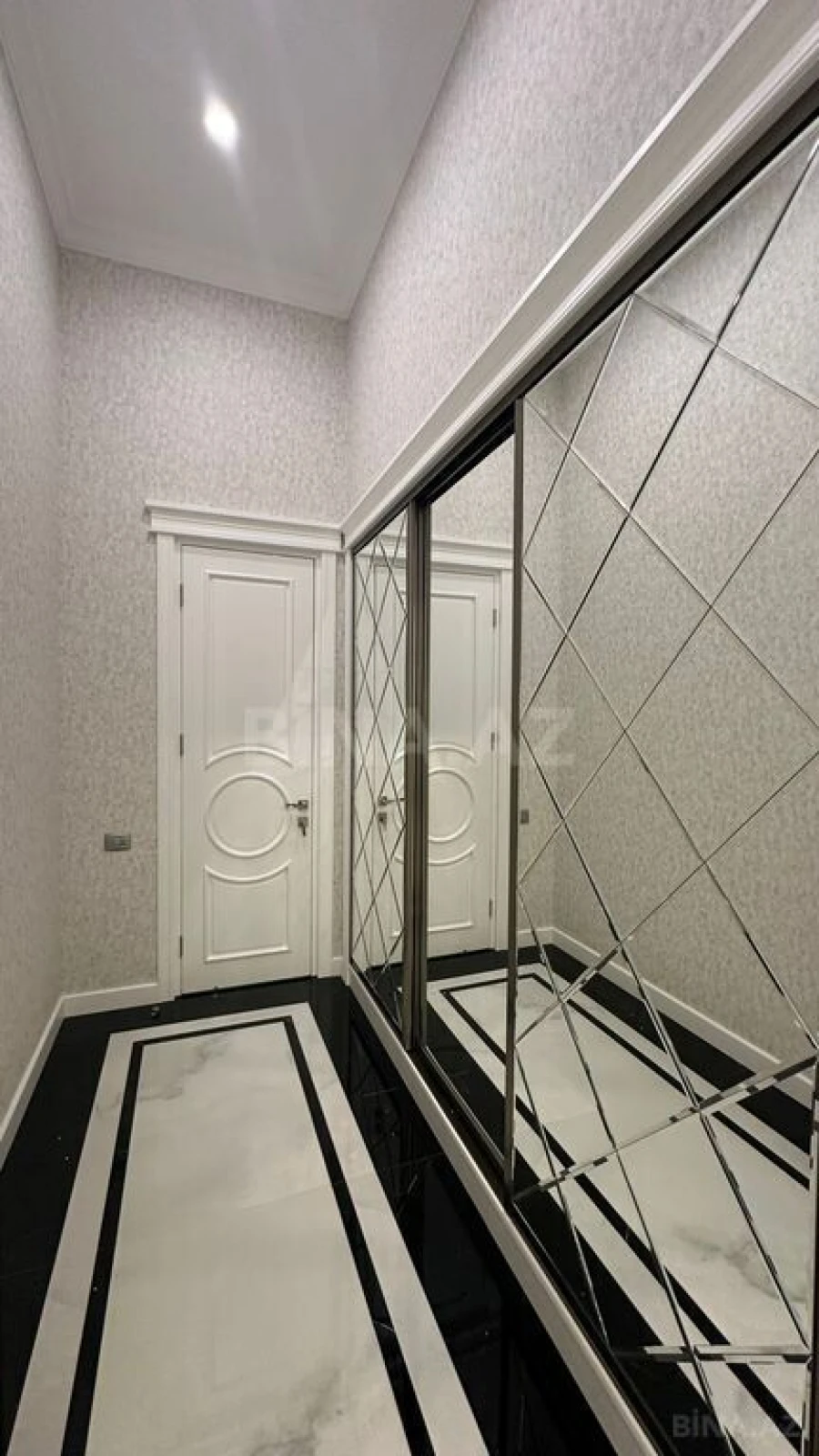 Satılır 6 otaqlı həyət evi 400 m²