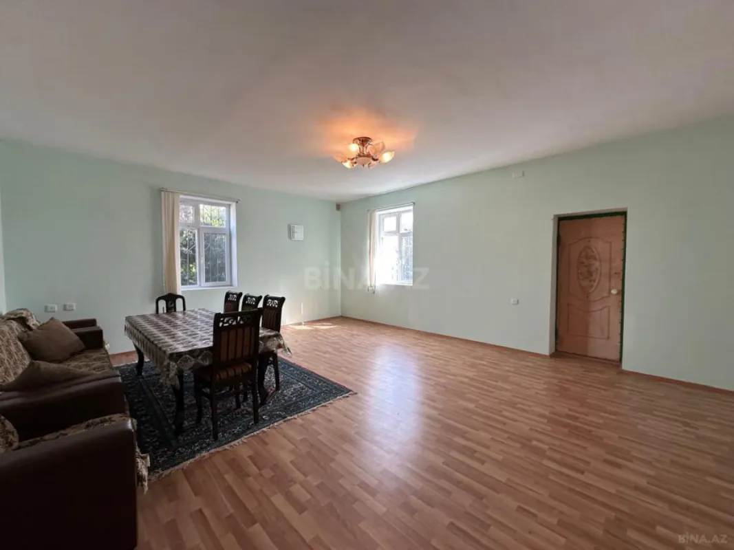 Satılır 7 otaqlı həyət evi 232 m²