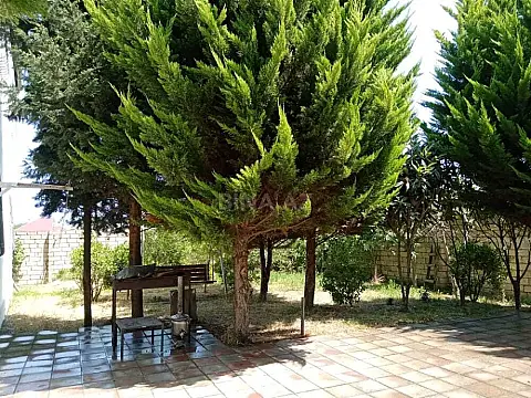 Satılır 7 otaqlı həyət evi 232 m²