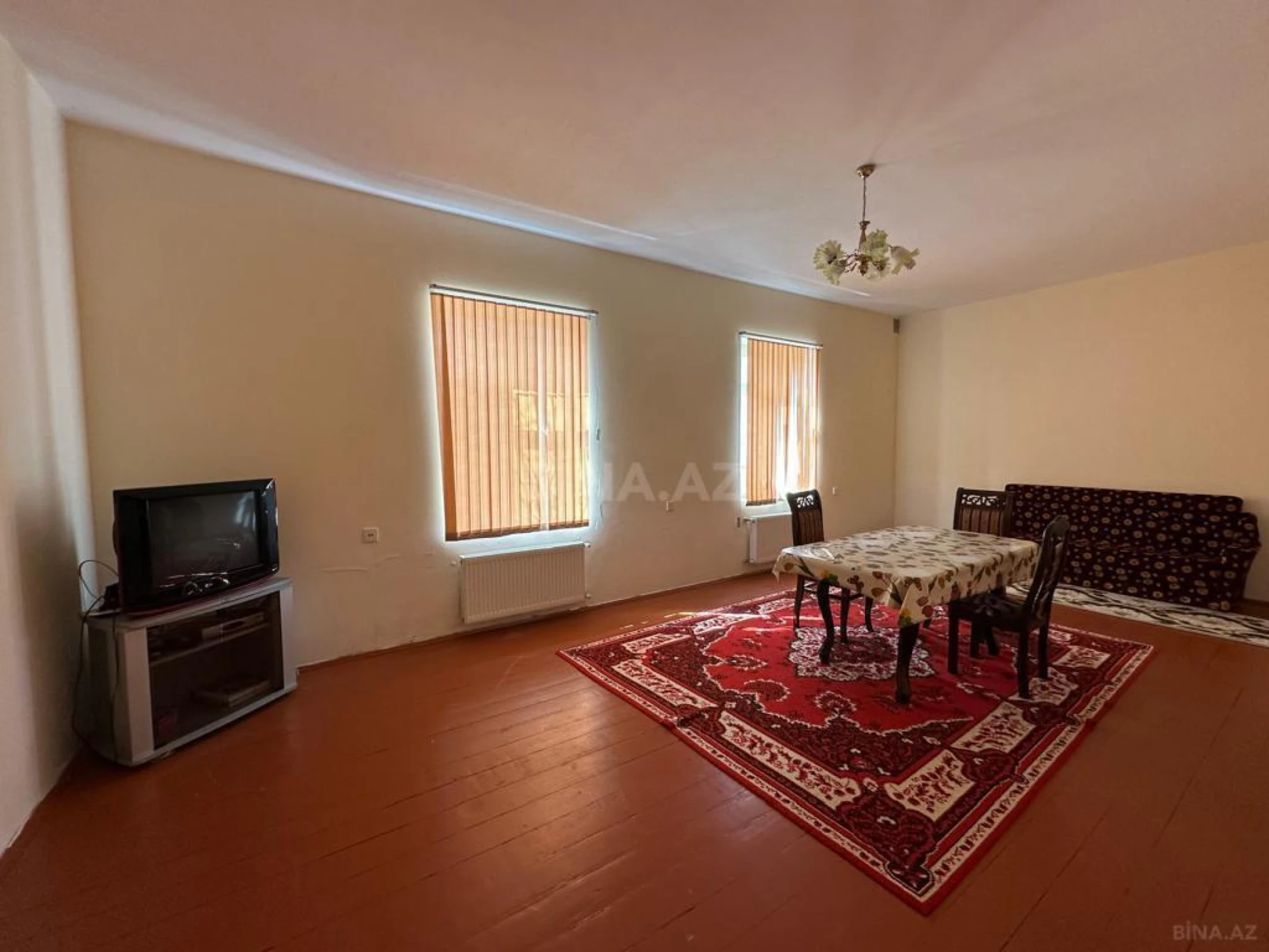 Satılır 7 otaqlı həyət evi 232 m²