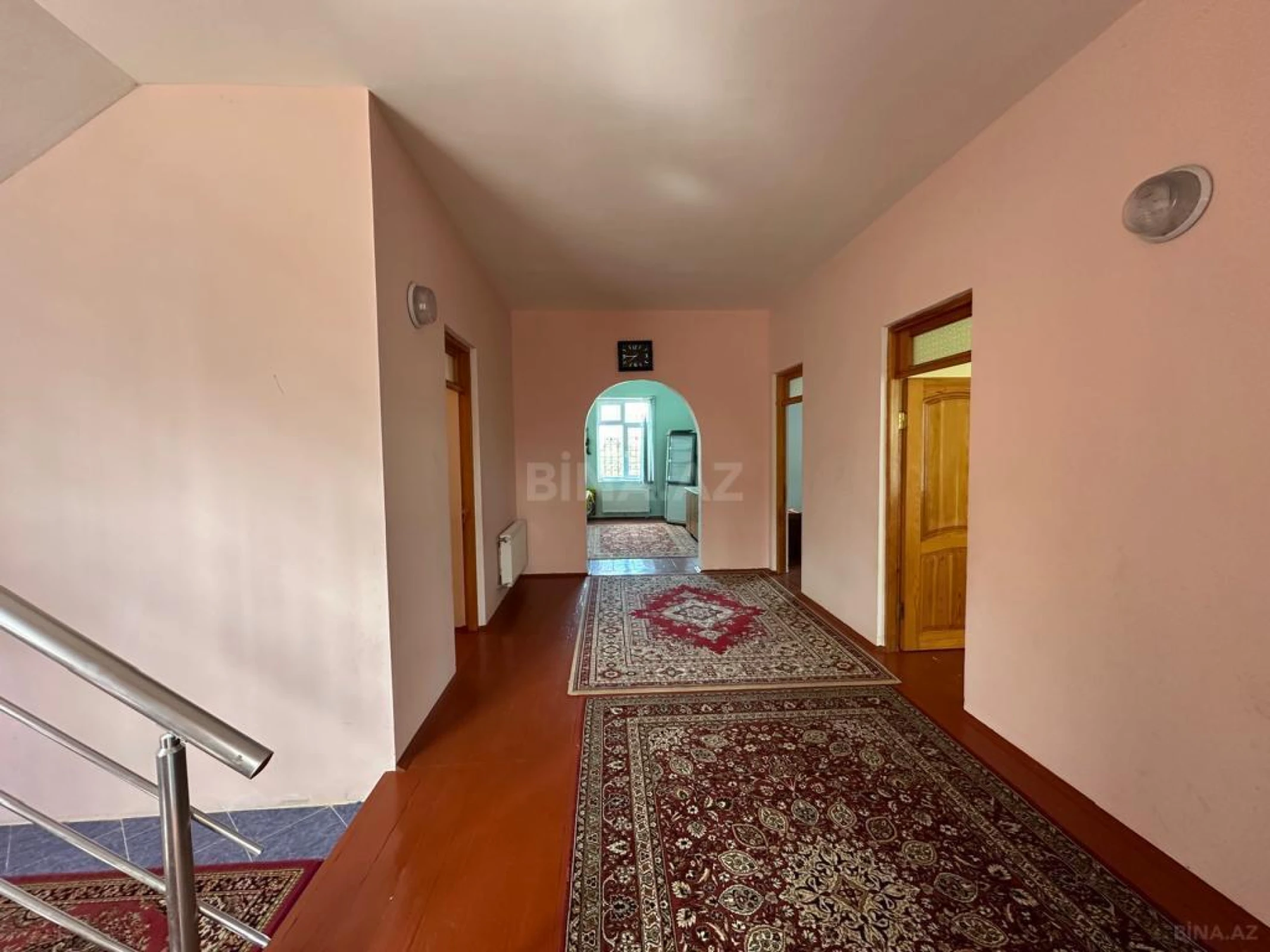 Satılır 7 otaqlı həyət evi 232 m²
