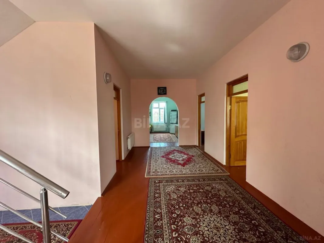 Satılır 7 otaqlı həyət evi 232 m²