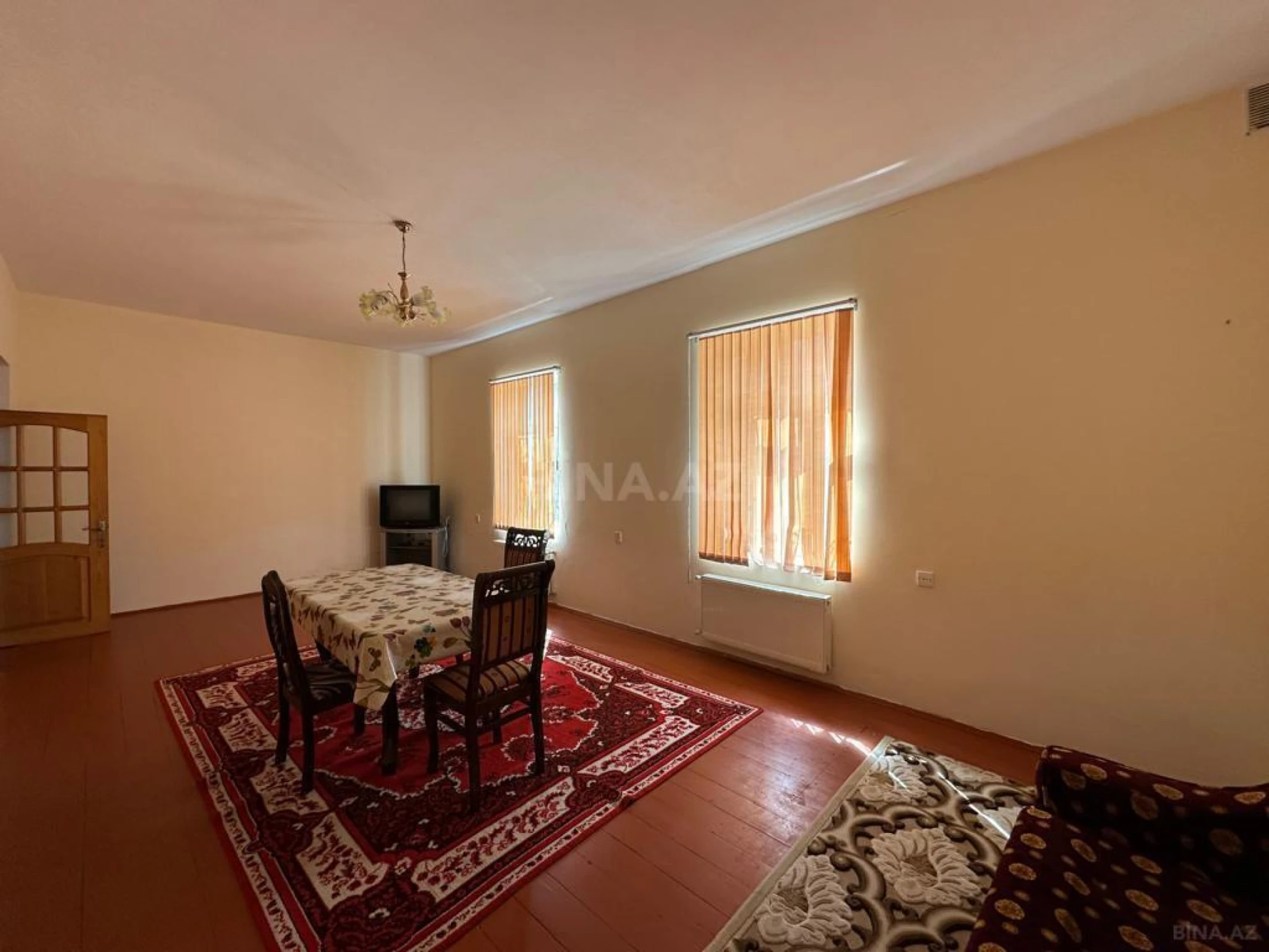 Satılır 7 otaqlı həyət evi 232 m²