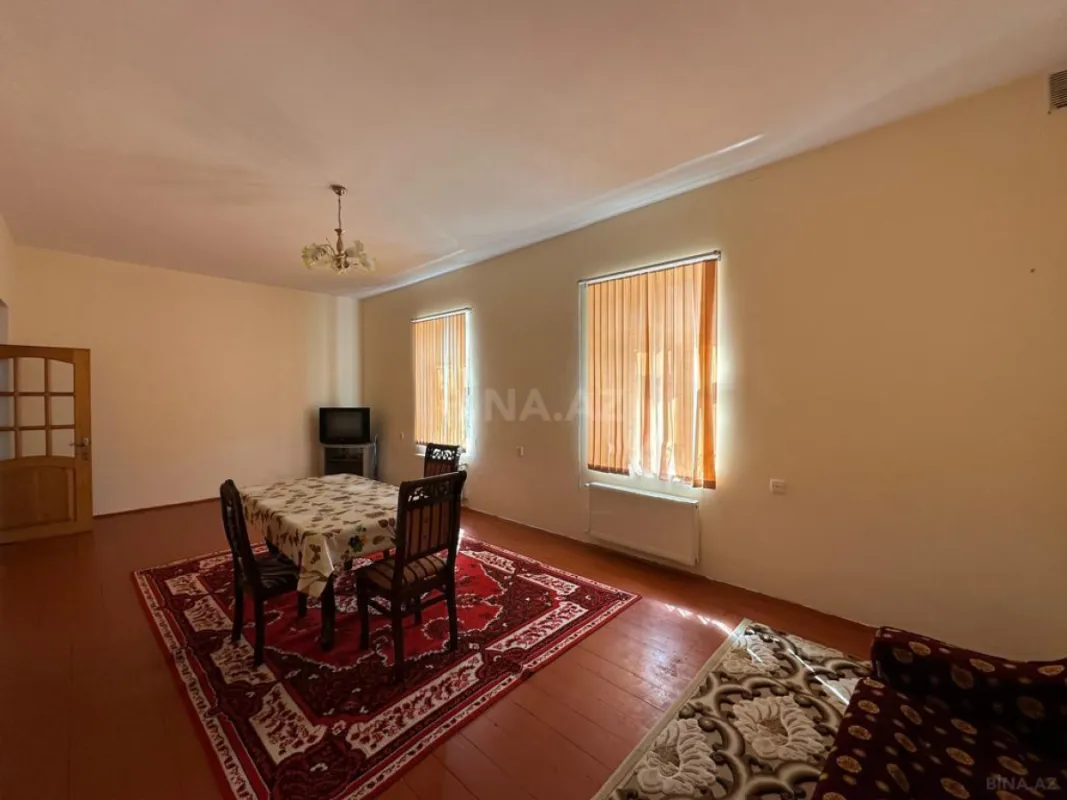 Satılır 7 otaqlı həyət evi 232 m²