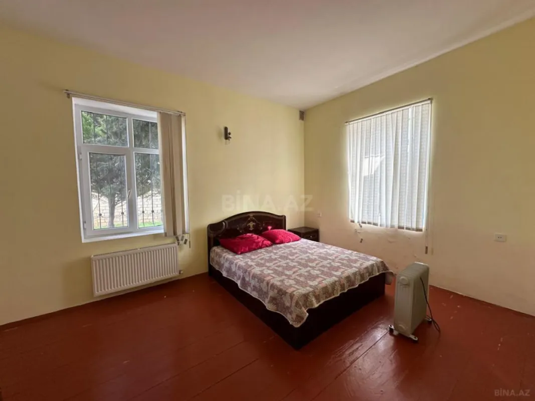 Satılır 7 otaqlı həyət evi 232 m²