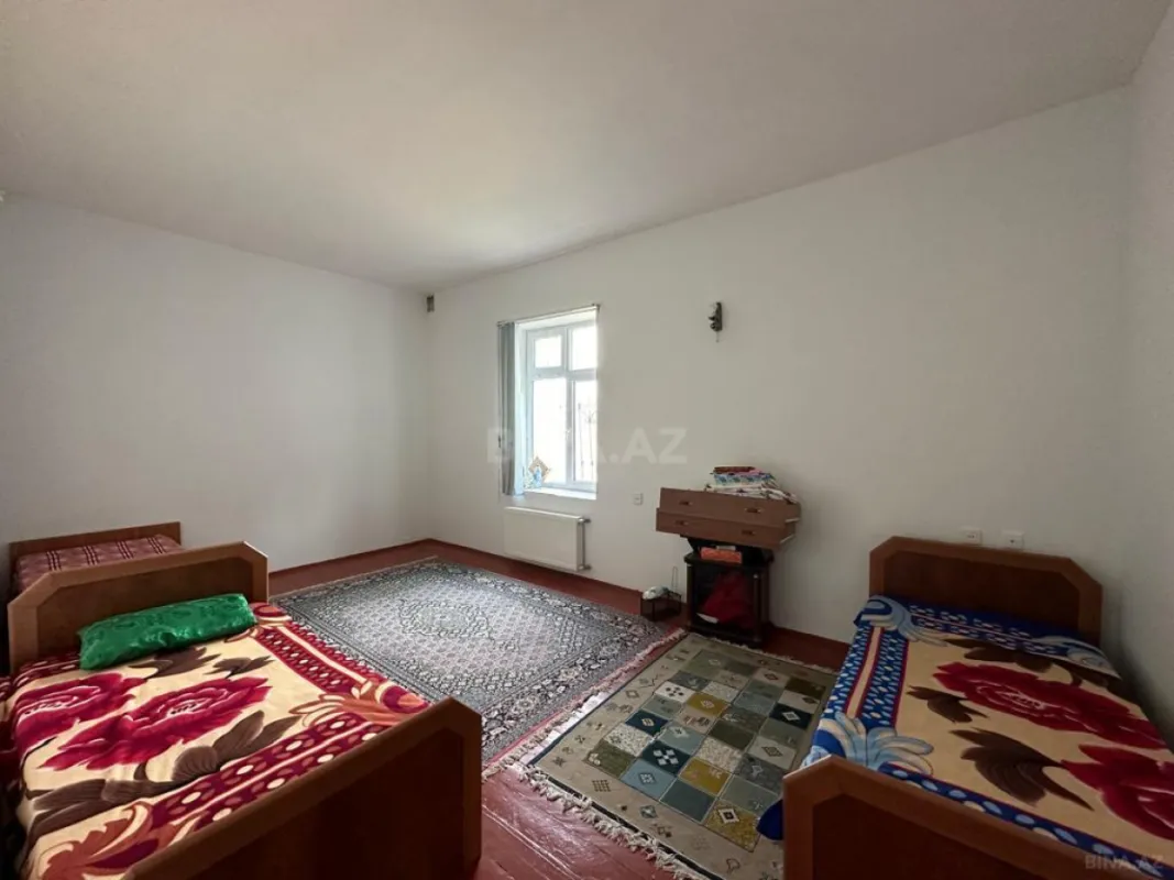 Satılır 7 otaqlı həyət evi 232 m²