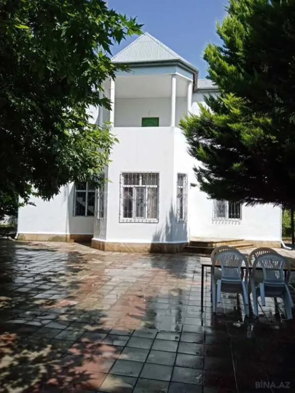 Satılır 7 otaqlı həyət evi 232 m²