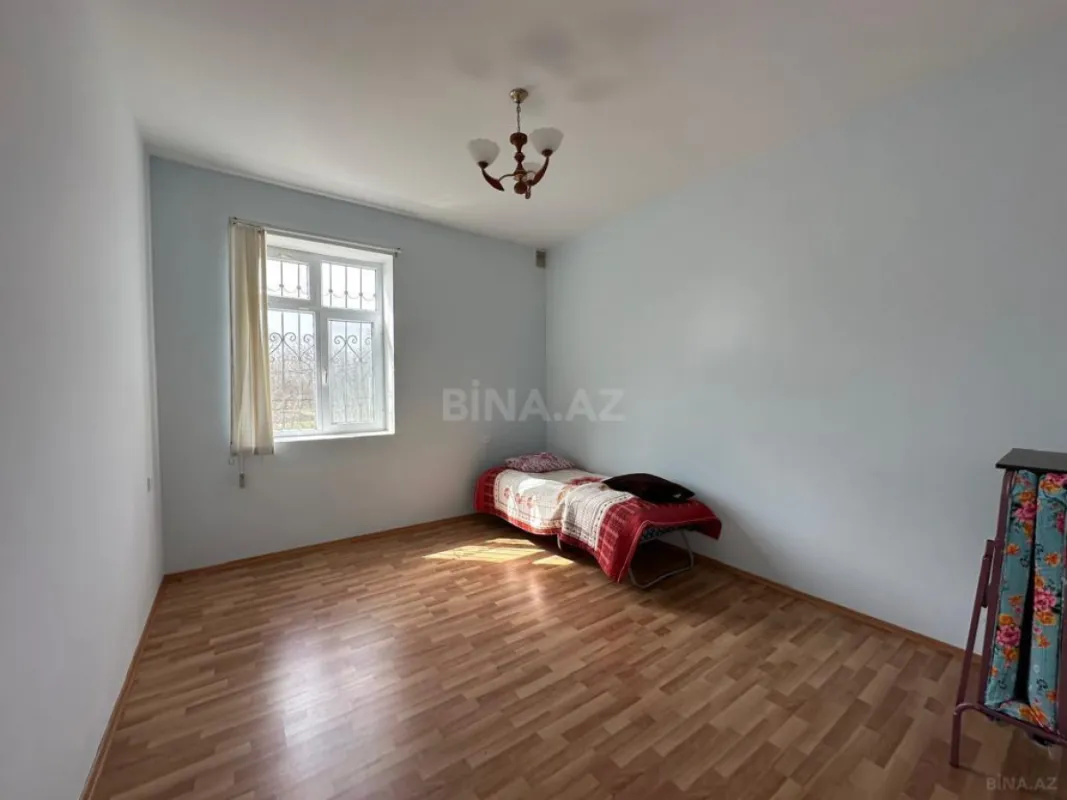 Satılır 7 otaqlı həyət evi 232 m²