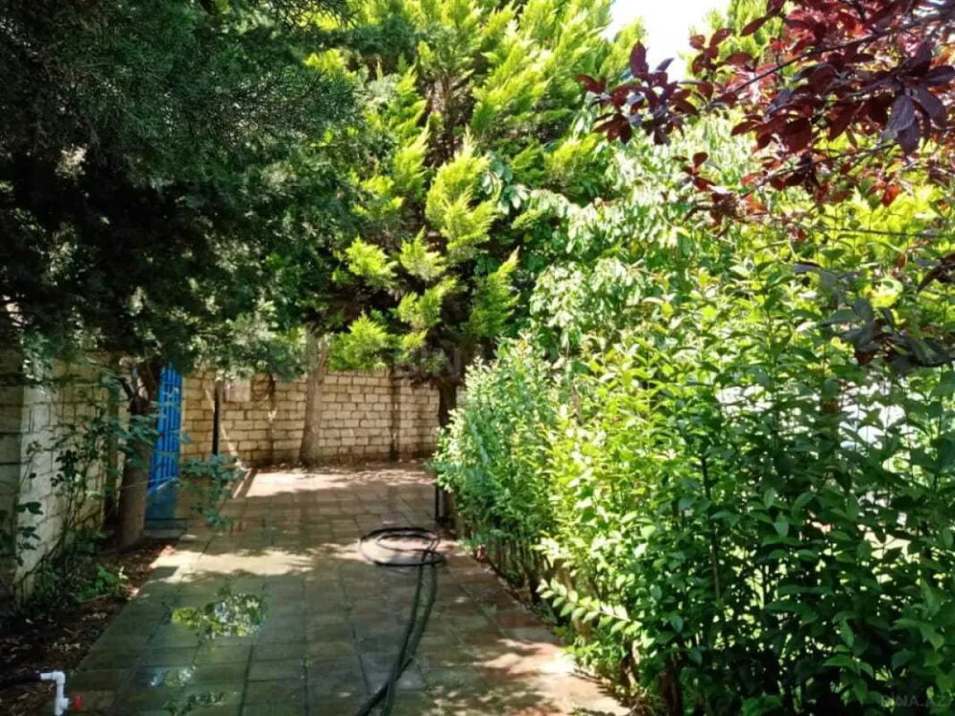 Satılır 7 otaqlı həyət evi 232 m²