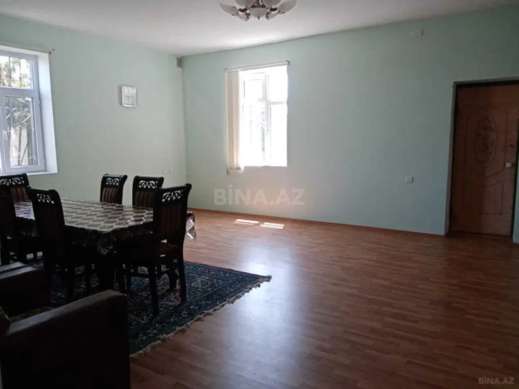 Satılır 7 otaqlı həyət evi 232 m²