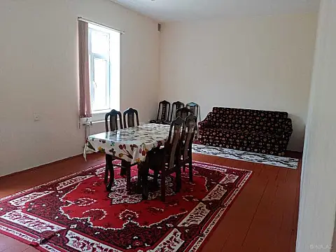 Satılır 7 otaqlı həyət evi 232 m²