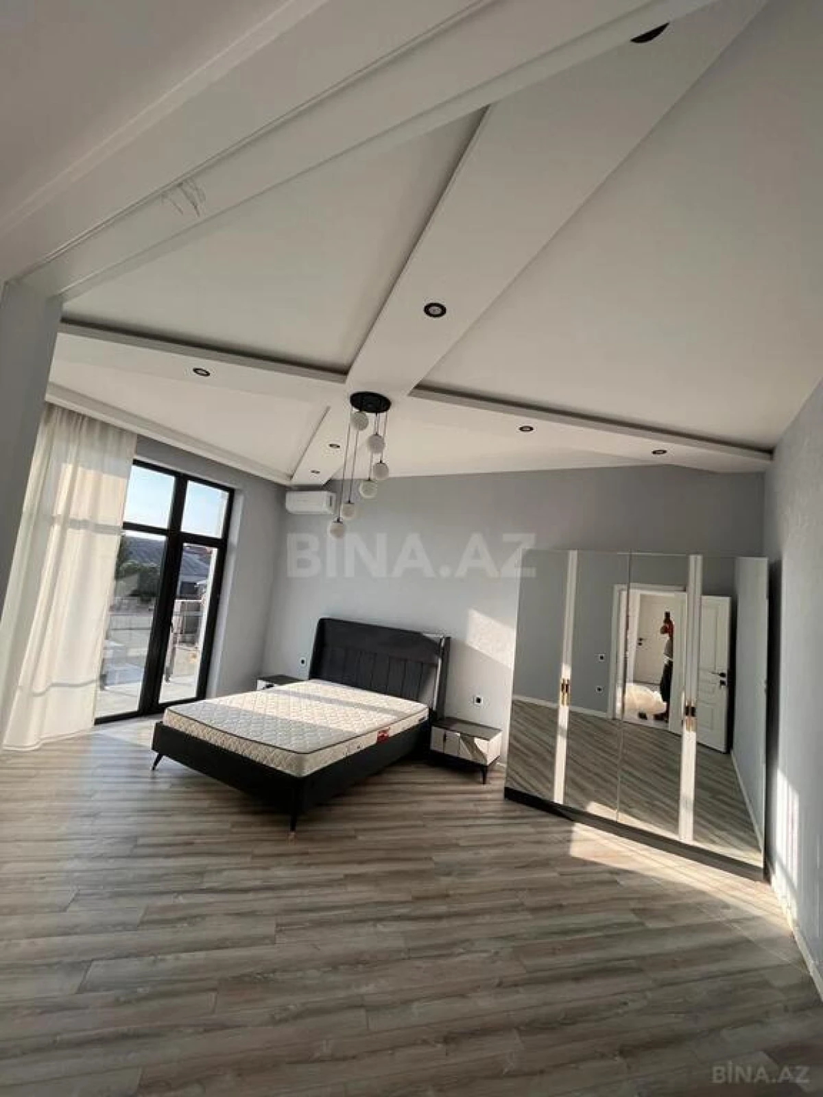 Kirayə verilir 6 otaqlı həyət evi 280 m²