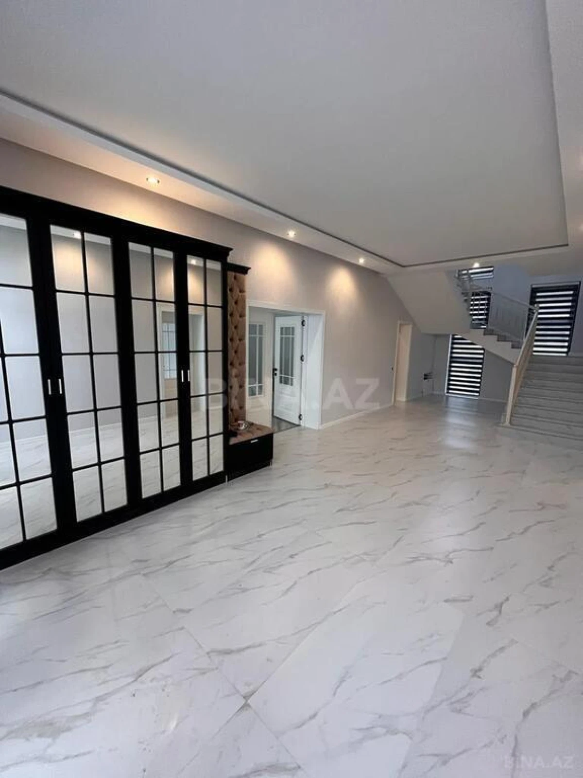 Kirayə verilir 6 otaqlı həyət evi 280 m²