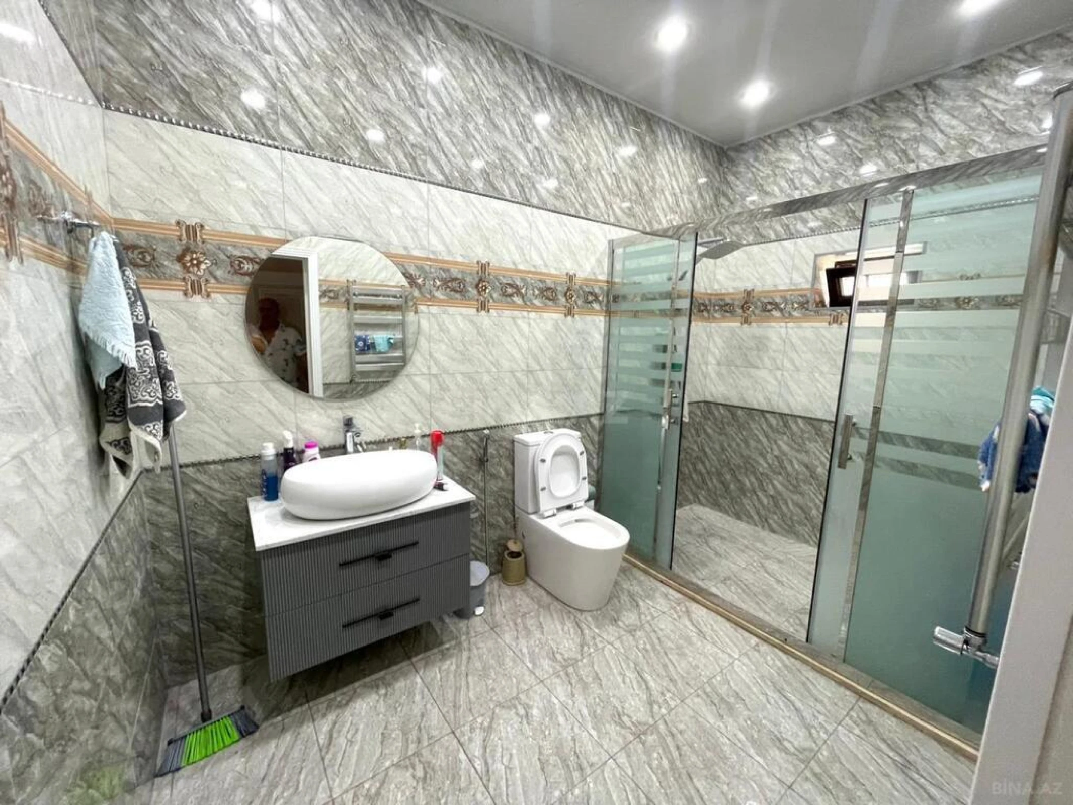 Satılır 5 otaqlı həyət evi 280 m²