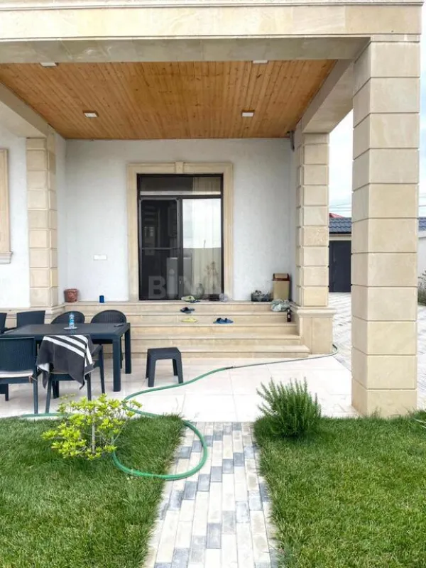 Satılır 5 otaqlı həyət evi 280 m²