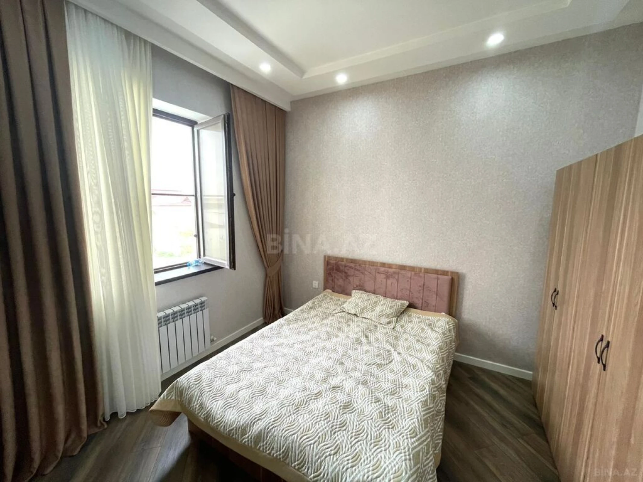 Satılır 5 otaqlı həyət evi 280 m²