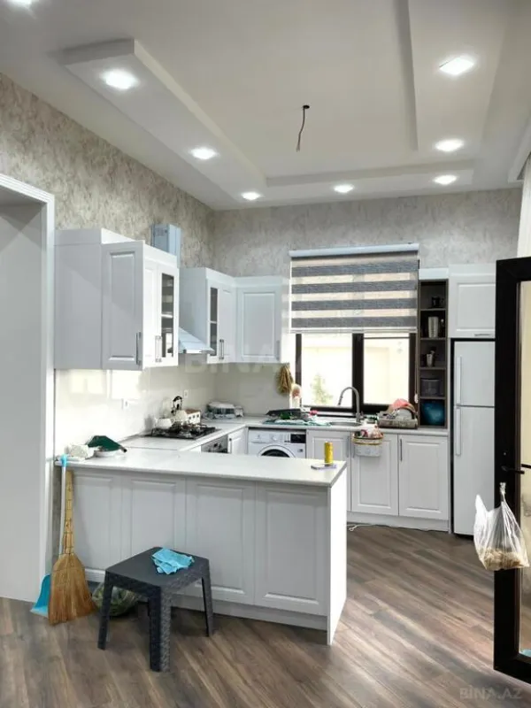 Satılır 5 otaqlı həyət evi 280 m²