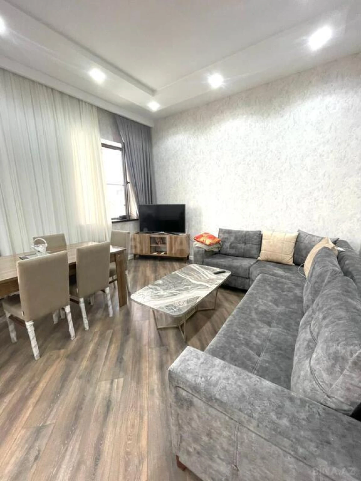Satılır 5 otaqlı həyət evi 280 m²
