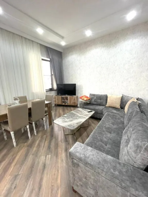 Satılır 5 otaqlı həyət evi 280 m²