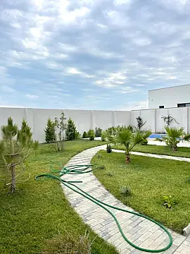 Satılır 5 otaqlı həyət evi 280 m²