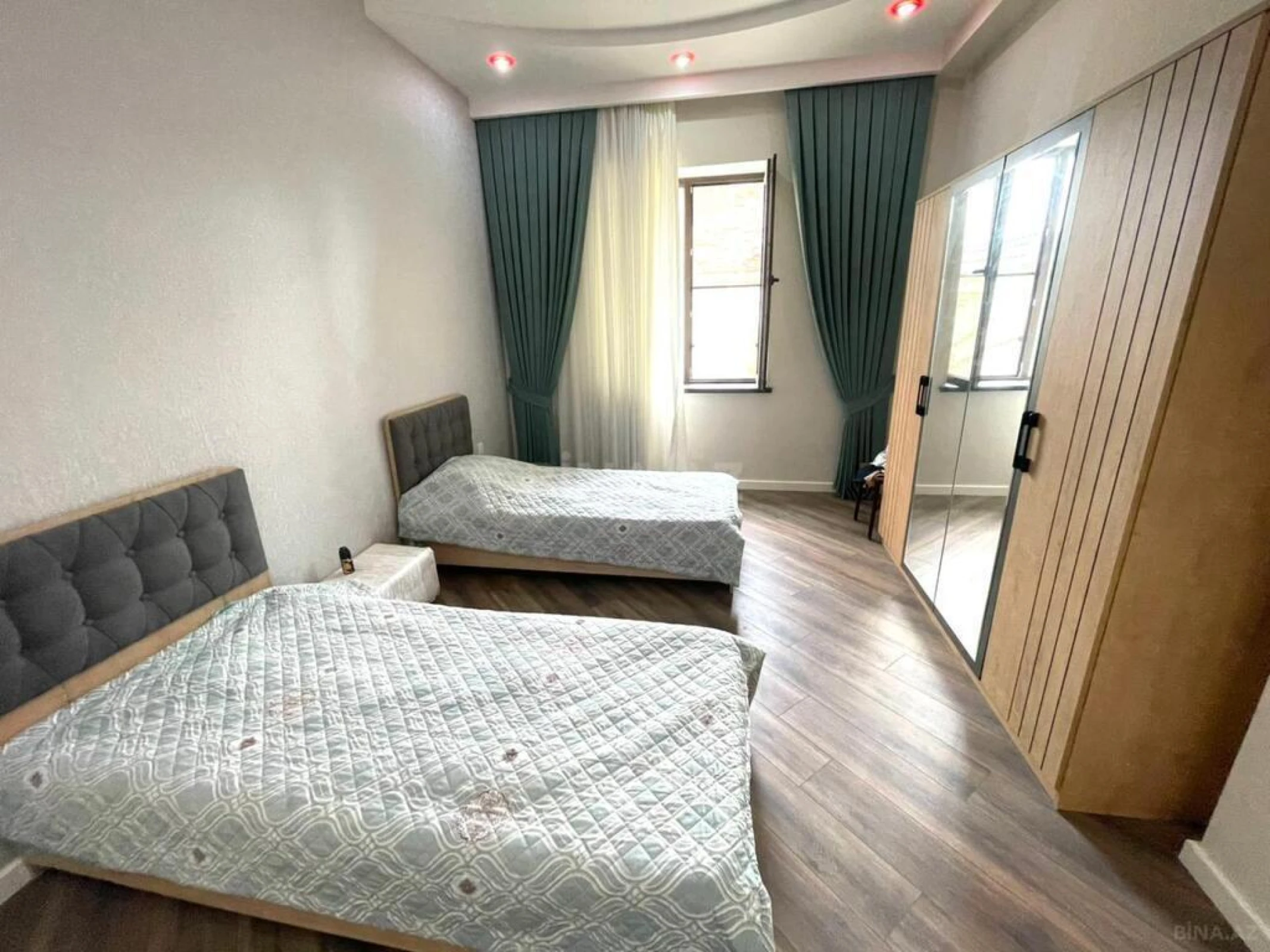 Satılır 5 otaqlı həyət evi 280 m²