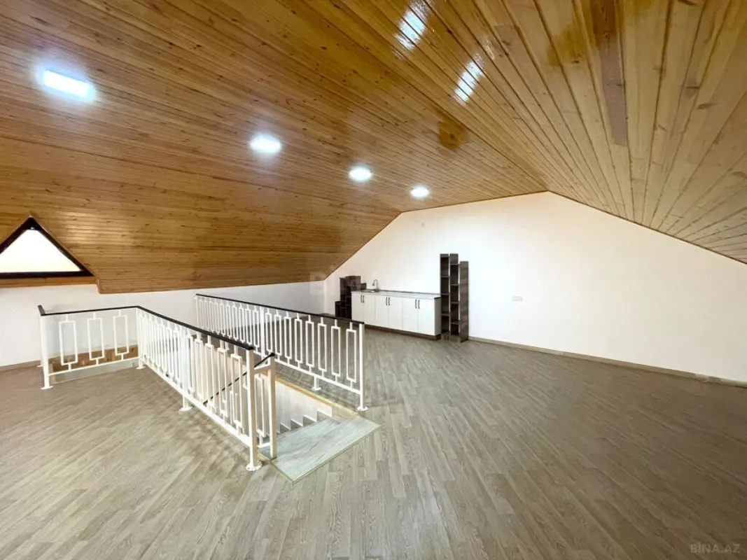 Satılır 5 otaqlı həyət evi 280 m²