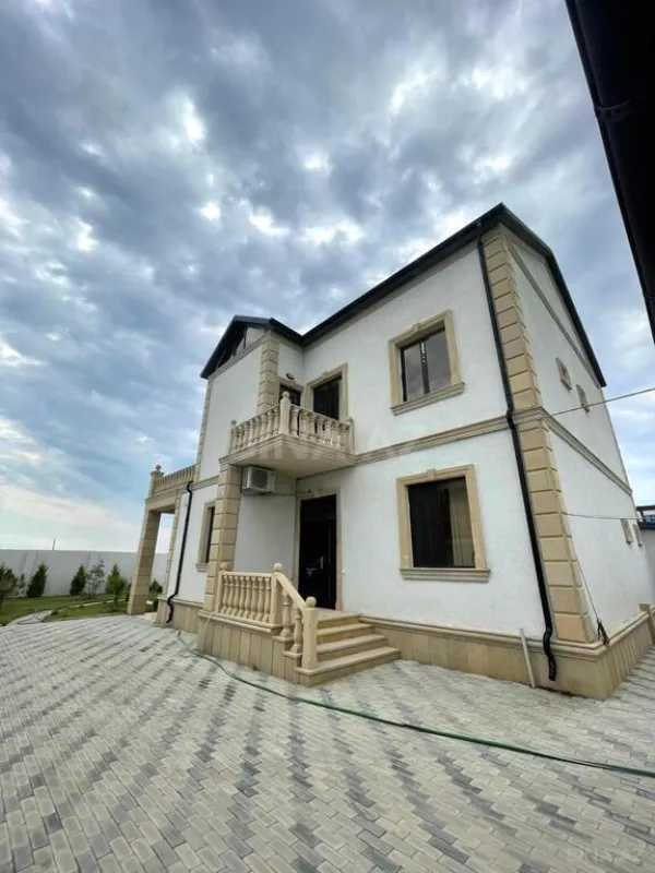 Satılır 5 otaqlı həyət evi 280 m²