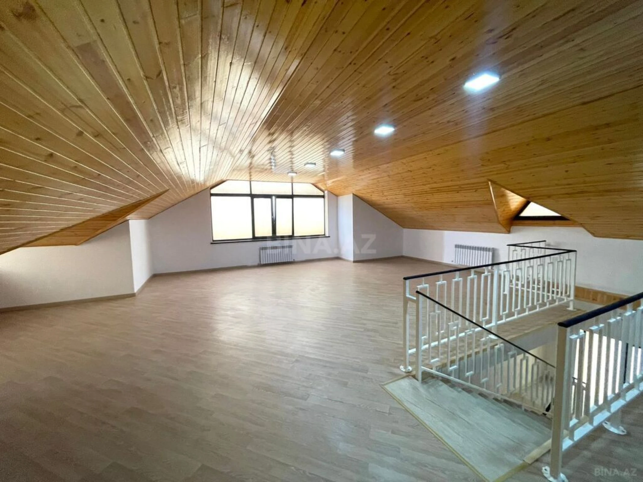 Satılır 5 otaqlı həyət evi 280 m²