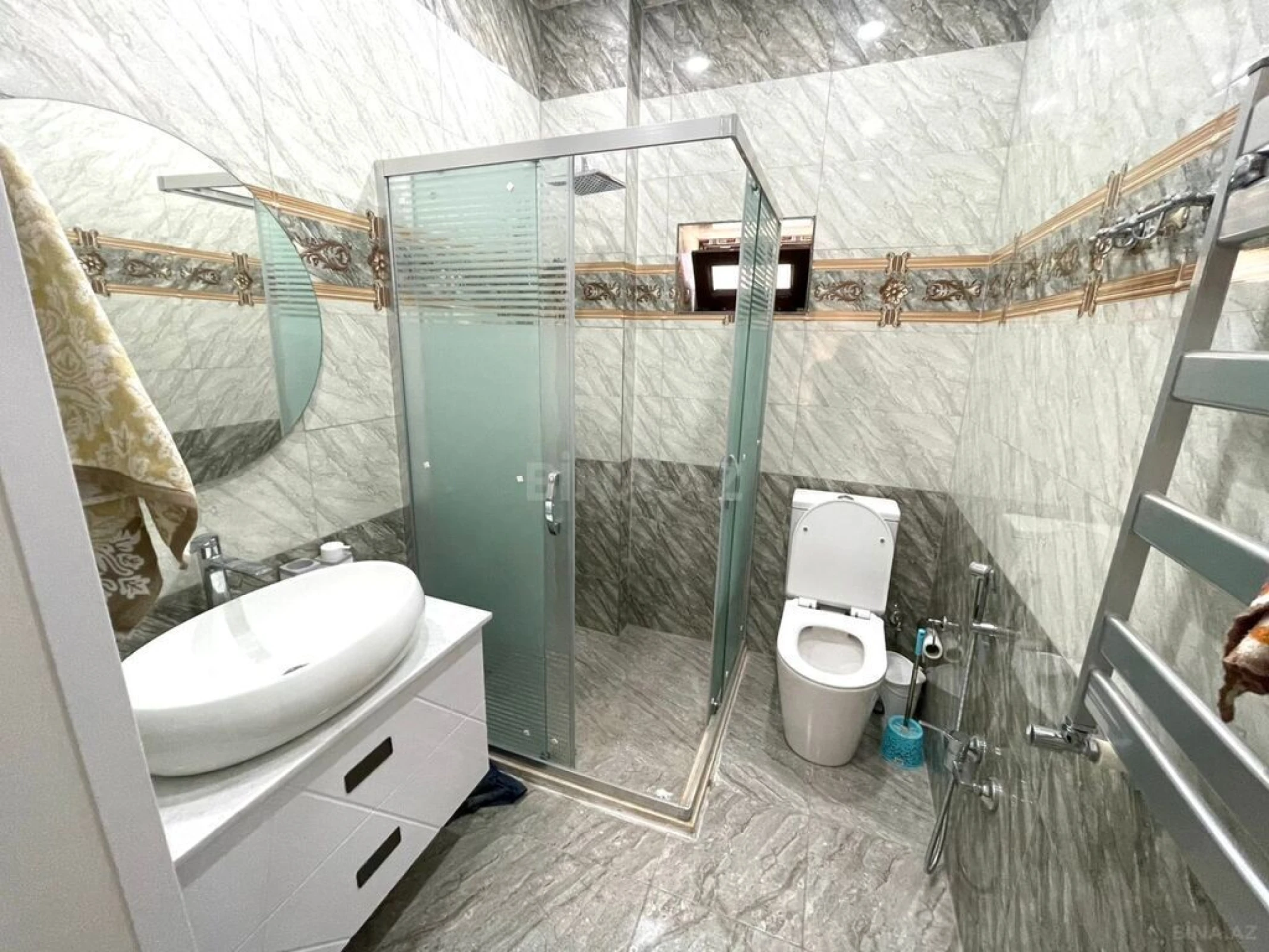 Satılır 5 otaqlı həyət evi 280 m²
