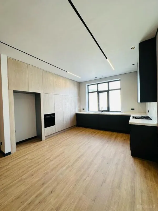 Satılır 5 otaqlı həyət evi 300 m²