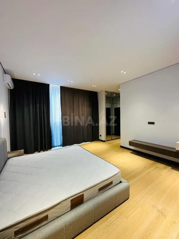 Satılır 5 otaqlı həyət evi 300 m²