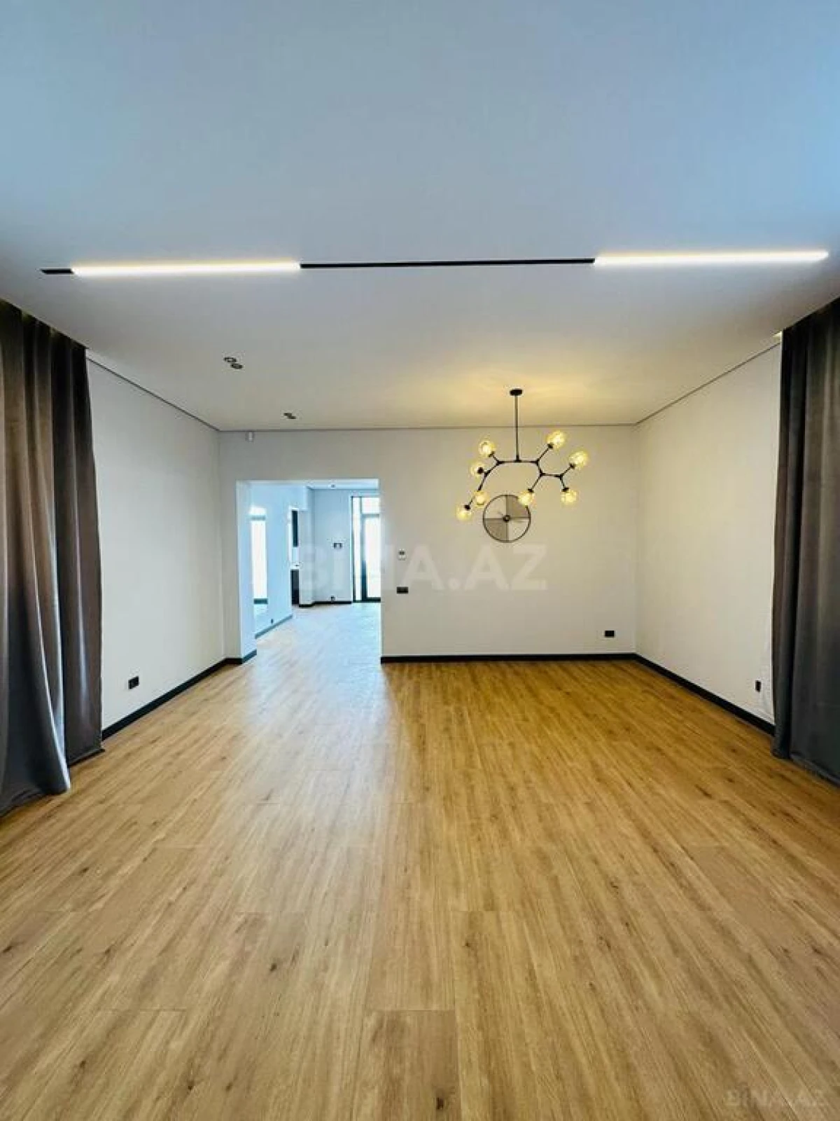 Satılır 5 otaqlı həyət evi 300 m²
