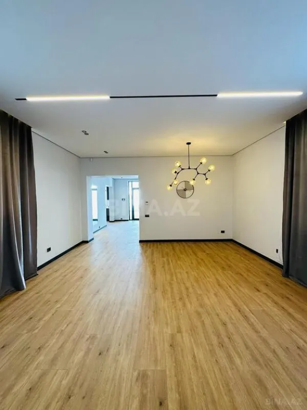 Satılır 5 otaqlı həyət evi 300 m²
