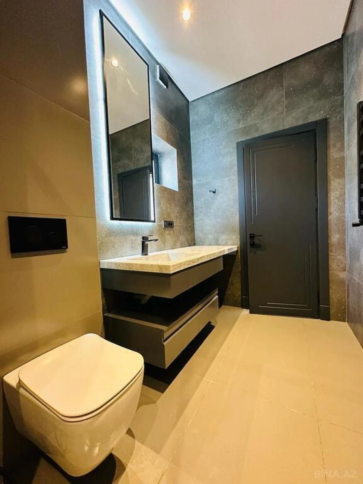 Satılır 5 otaqlı həyət evi 300 m²