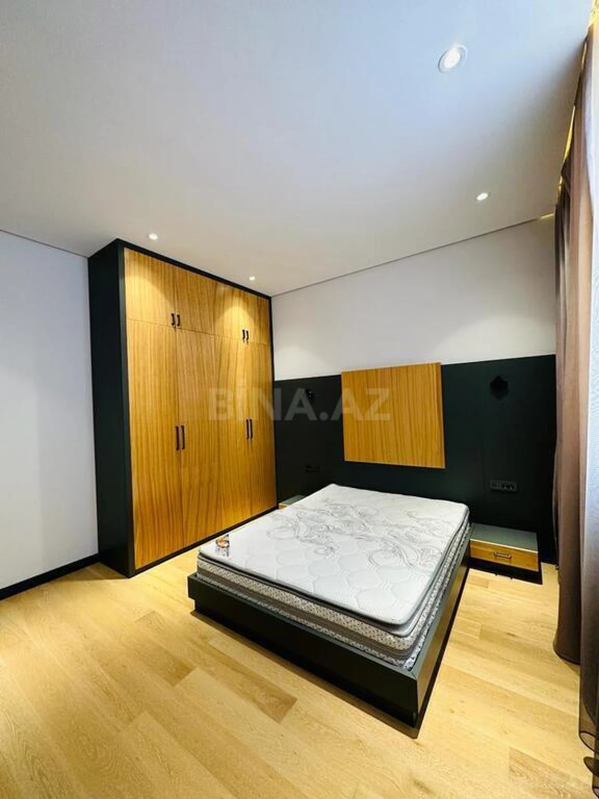 Satılır 5 otaqlı həyət evi 300 m²