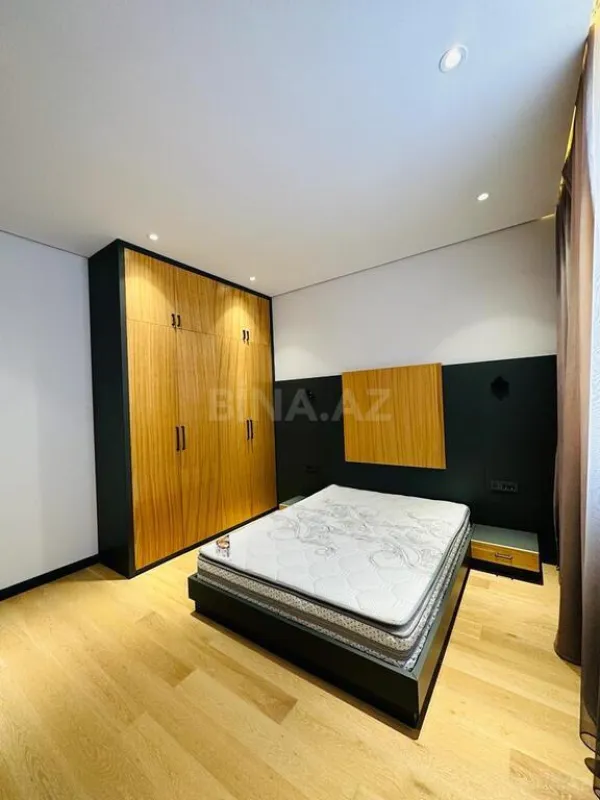 Satılır 5 otaqlı həyət evi 300 m²