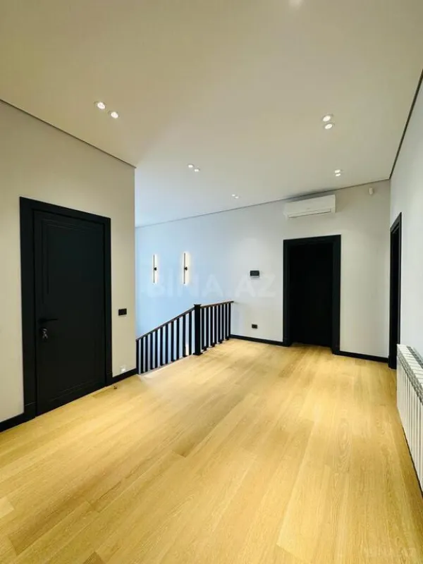 Satılır 5 otaqlı həyət evi 300 m²