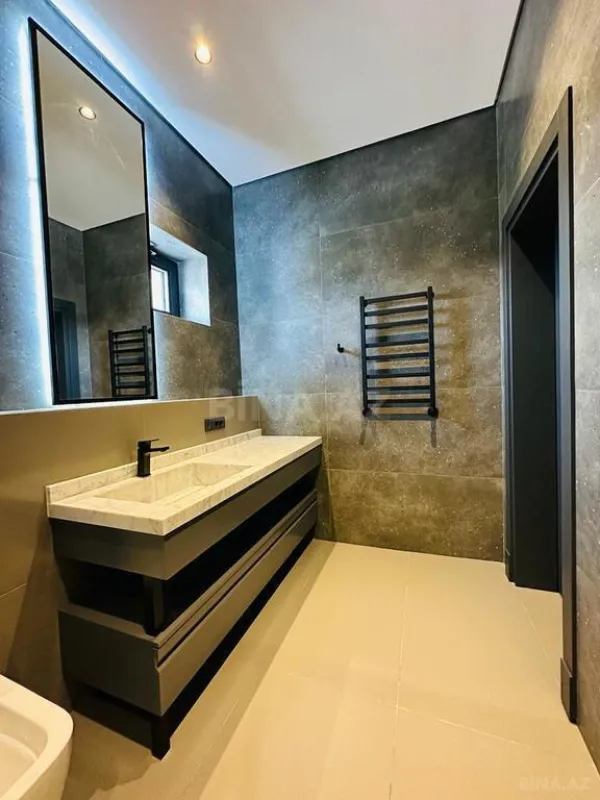 Satılır 5 otaqlı həyət evi 300 m²