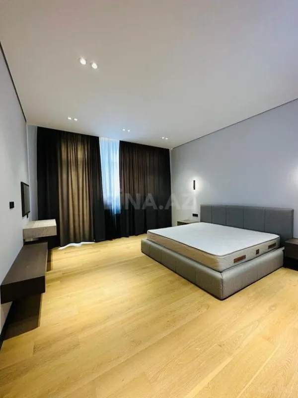 Satılır 5 otaqlı həyət evi 300 m²