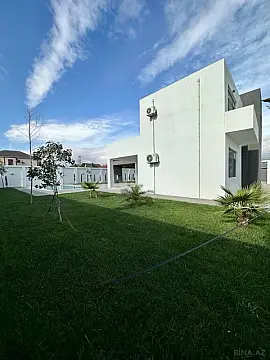 Satılır 5 otaqlı həyət evi 300 m²