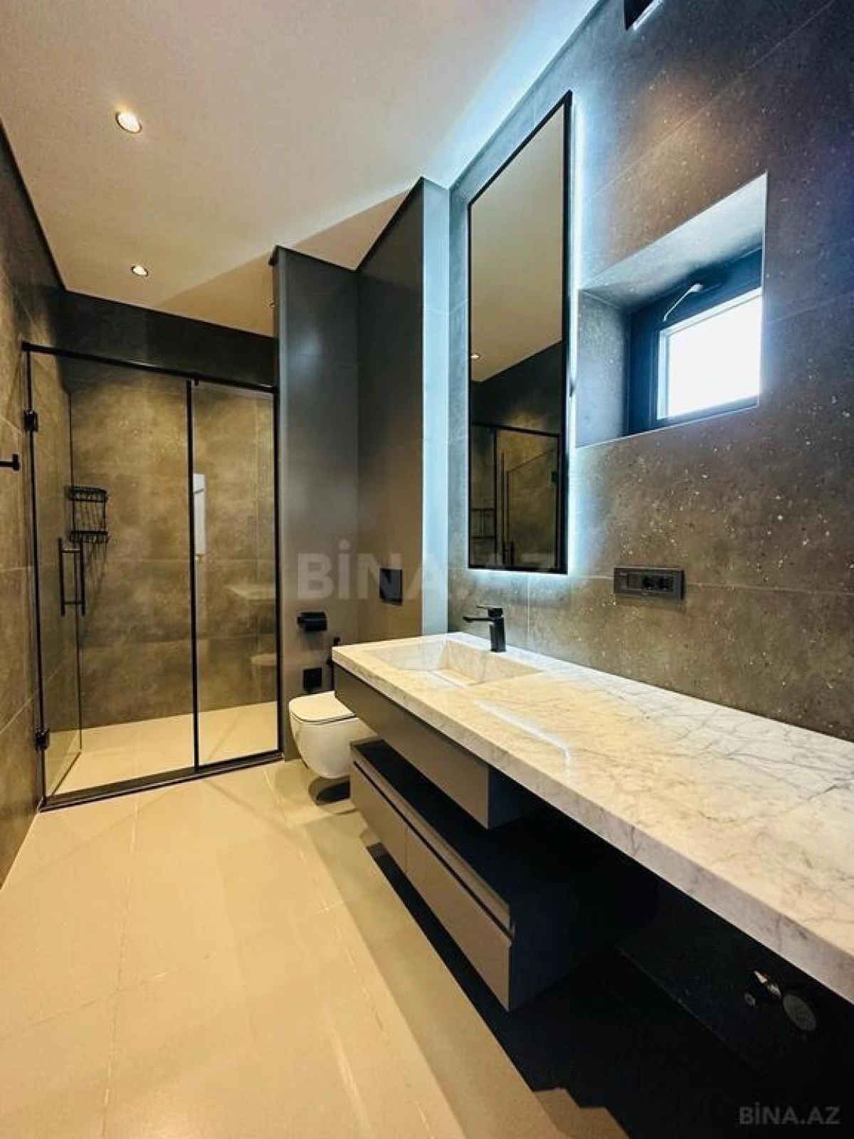 Satılır 5 otaqlı həyət evi 300 m²