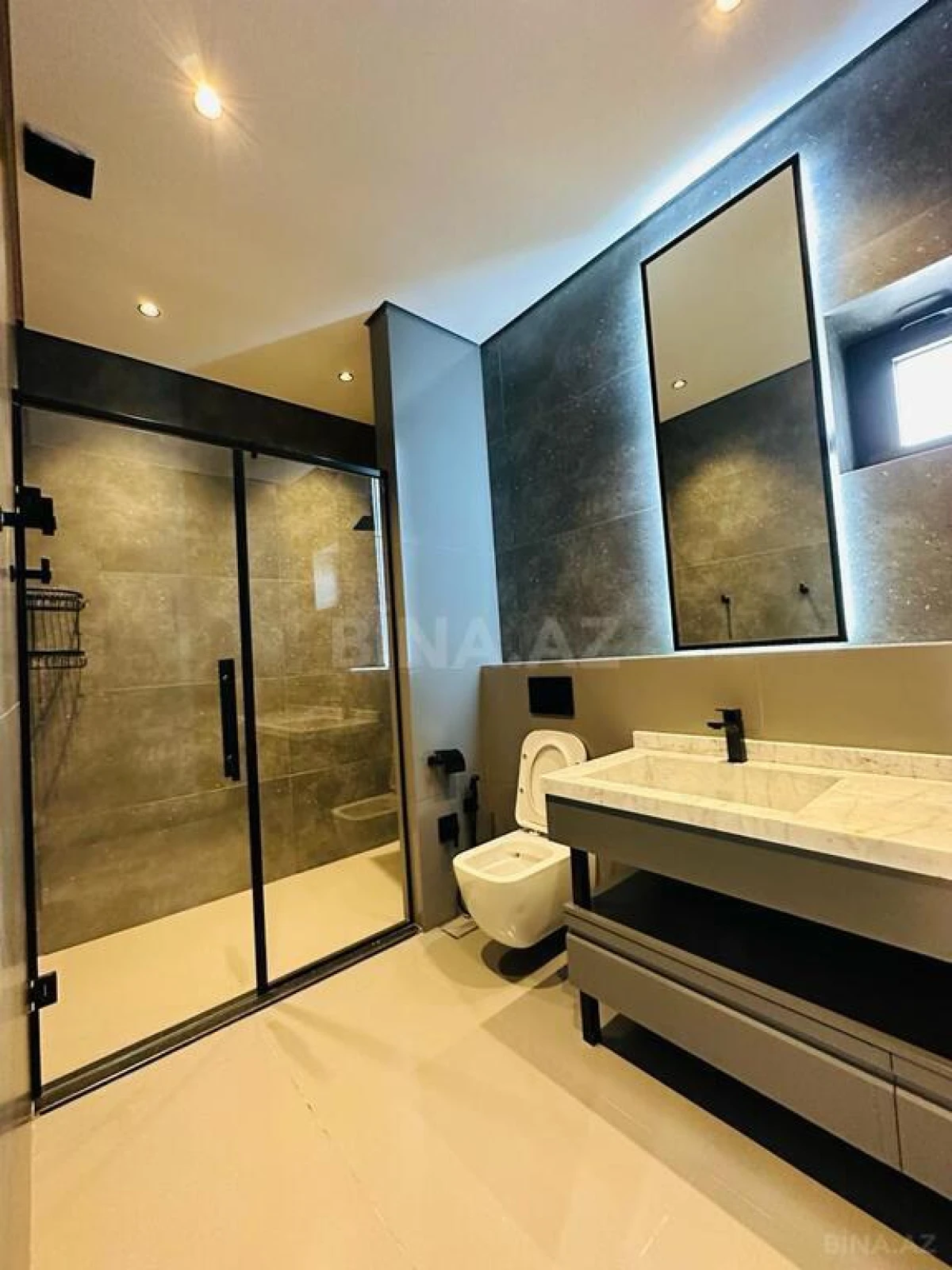 Satılır 5 otaqlı həyət evi 300 m²