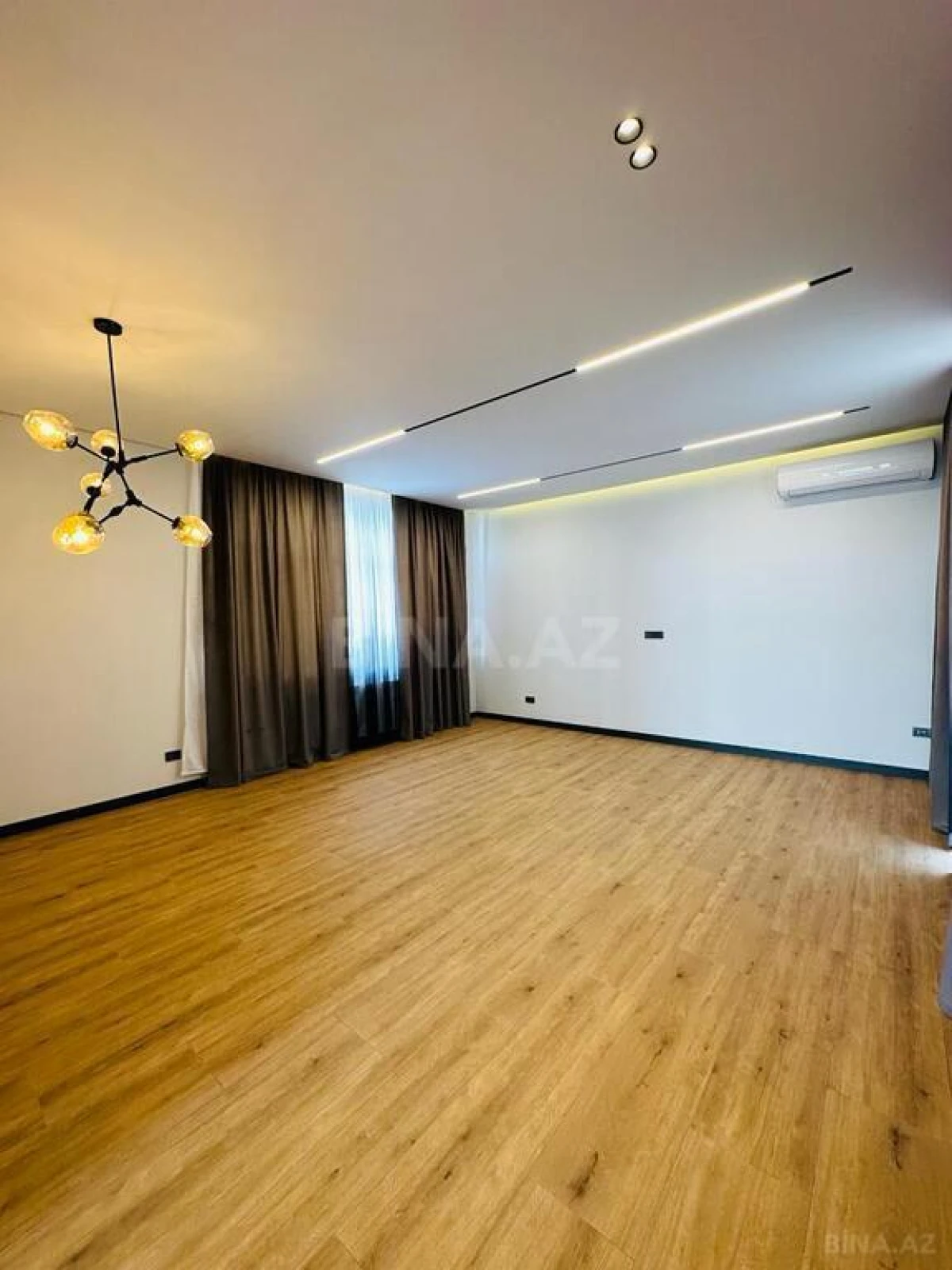Satılır 5 otaqlı həyət evi 300 m²