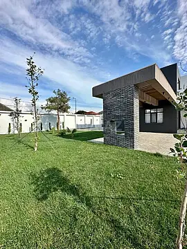 Satılır 5 otaqlı həyət evi 300 m²